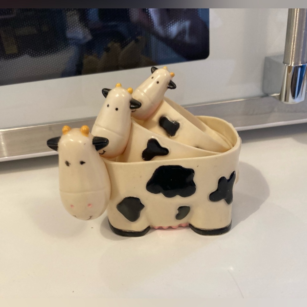 Vintage Plastic Cow Measuring Cups